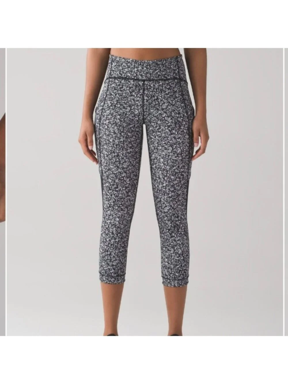 Lululemon Sole Training Crop Daisy Dust Alpine White Black / Black